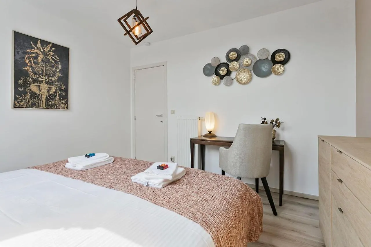 Unique 3-Bedroom Apartment With Parking In The Heart Of Oostende 0*, Ostend